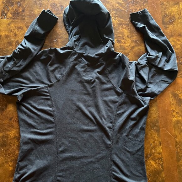 Mountain Hardwear Women's Long Sleeve Black T with hood Size Medium - Picture 2 of 11